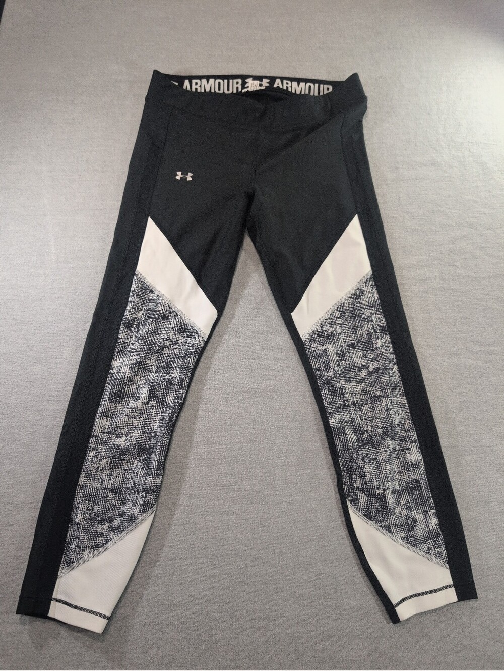 Under Armour HeatGear compression leggings black white gray